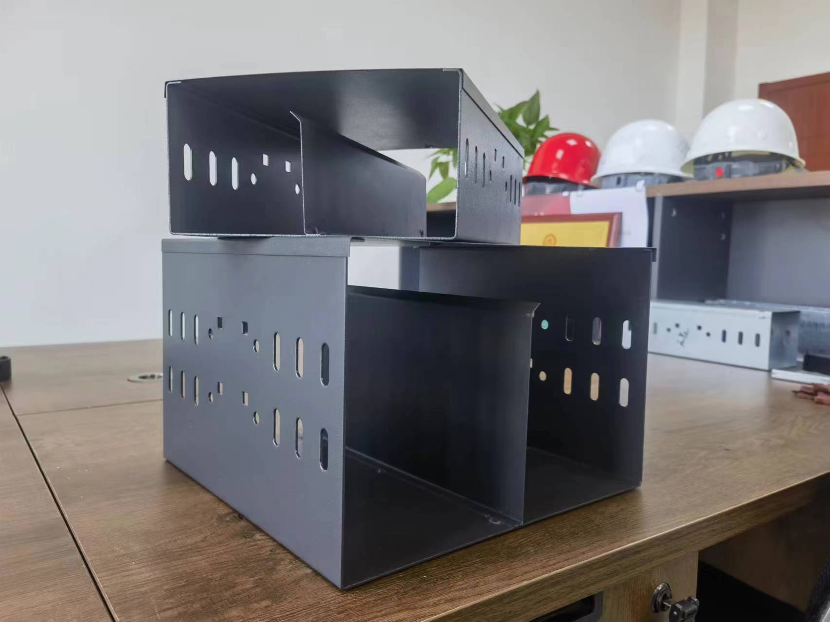 <b>防火噴塑橋架</b>